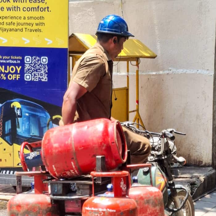 Strict monitoring of energy consumption with penalties