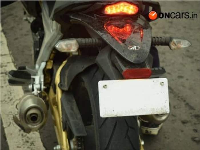 Stylish arrow-style rear section with flexible turn indicators and small tail lamp