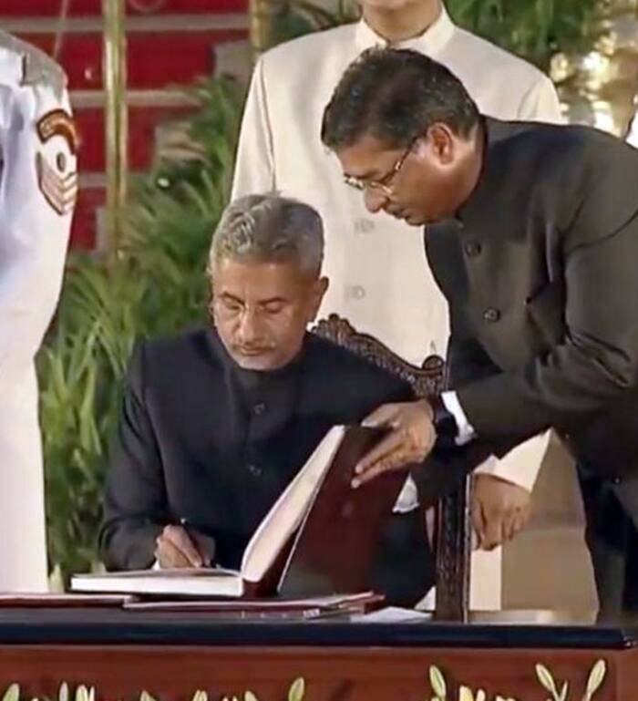 Subrahmanyam Jaishankar Takes Oath
