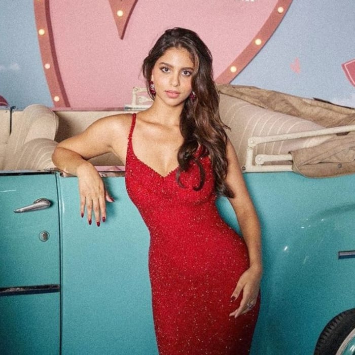 Suhana Khan looks like a red chili for the night