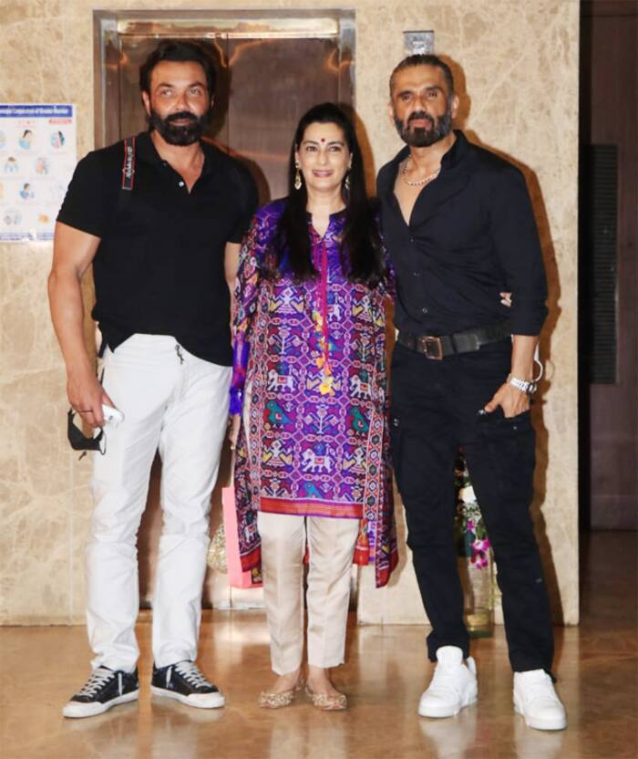 Suniel Shetty and Bobby Deol at Ramesh Raturanis Diwali party