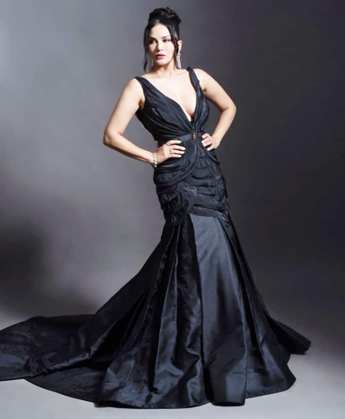 Sunny Leone Exudes Hotness in Latest Photos in Black Gown