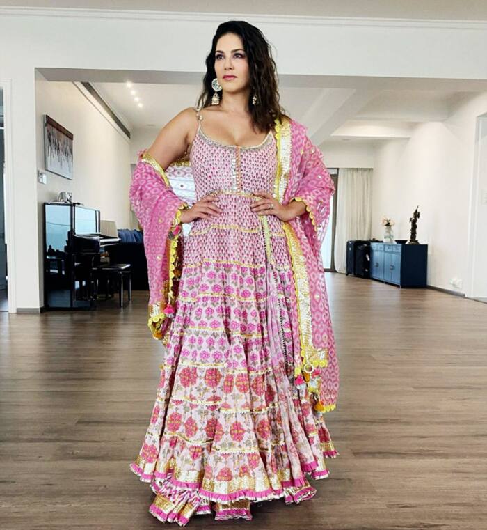 Sunny Leone Looks Adorable