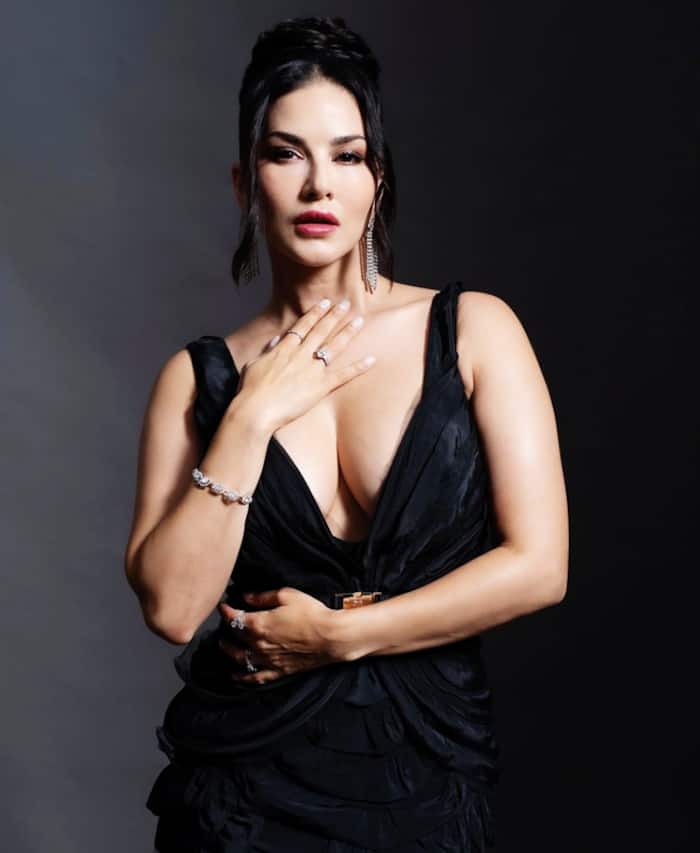 Sunny Leone Looks Bombshell in Black Layered Gown