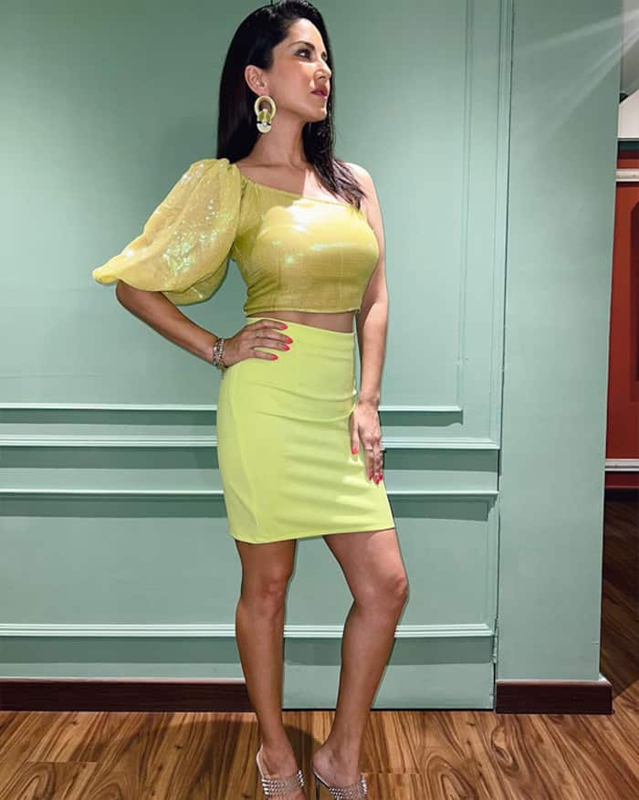 Sunny Leone is a Sight to Behold in Golden Shimmery Cropped Top And Pencil Skirt- HOT Pics