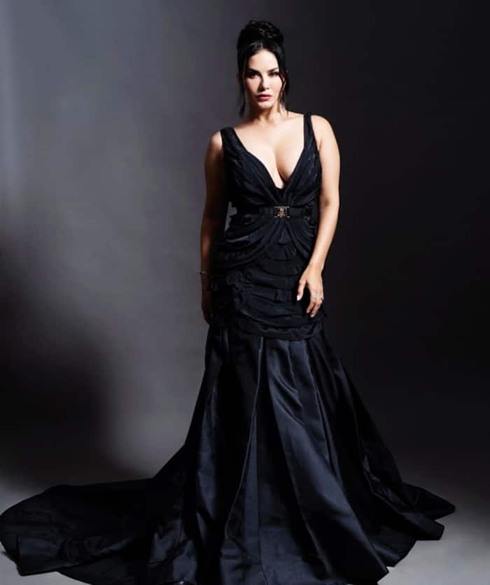 Sunny Leone Raises Mercury in Black Frill Gown