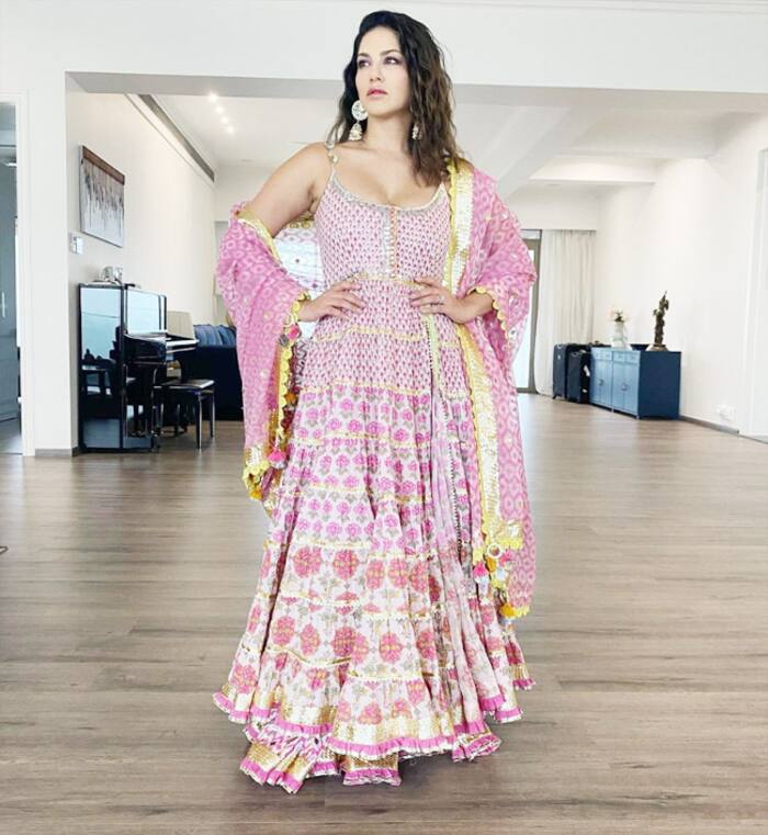 Sunny Leone Sets the Internet on Fire