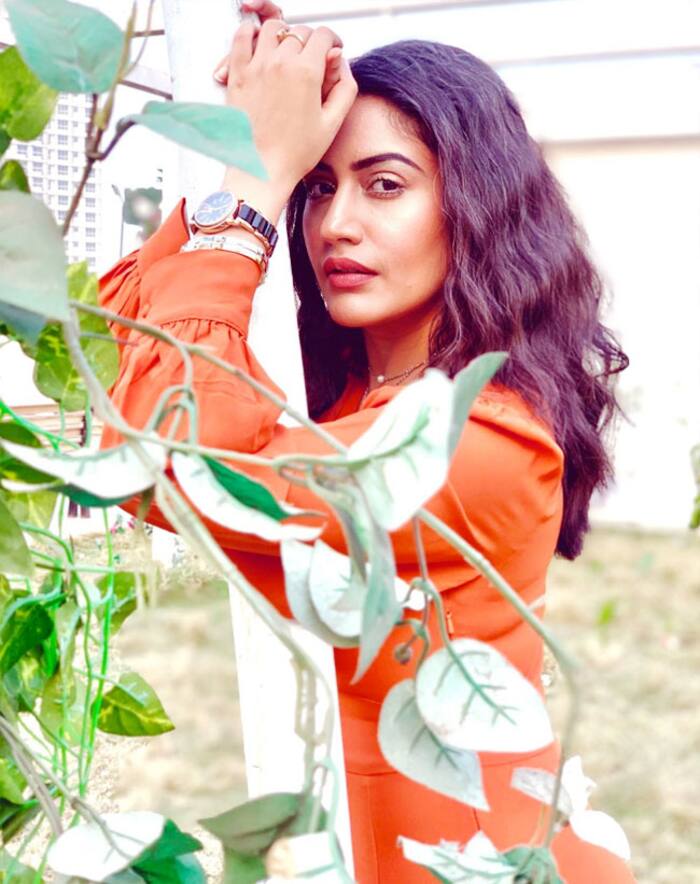 Surbhi Chandnas Sizzling Pictures