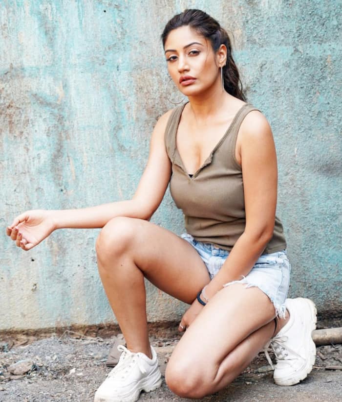 Surbhi Chandna’s wavy hair is suiting the look