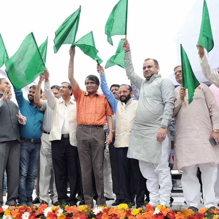 Suresh Prabhu flagged of Gatimaan Express