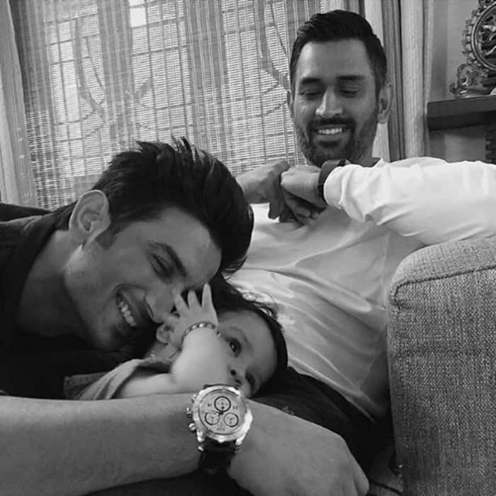 Sushant Singh Rajput snapped with Dhoni and Ziva