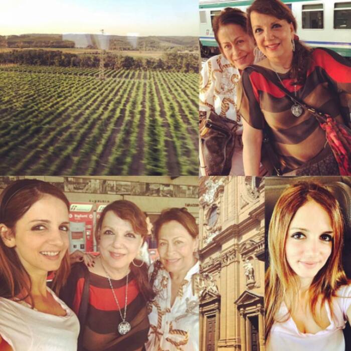 Suzanne Khan with her aunt and mother in Rome during vacation