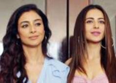 De De Pyaar De Promotions: Tabu And Rakul Pose in Stylish Outfits