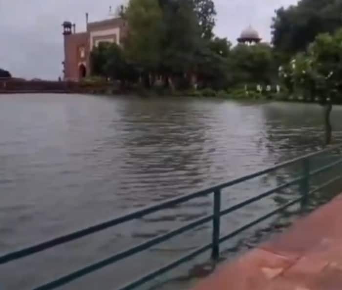 Taj Mahal under threat 