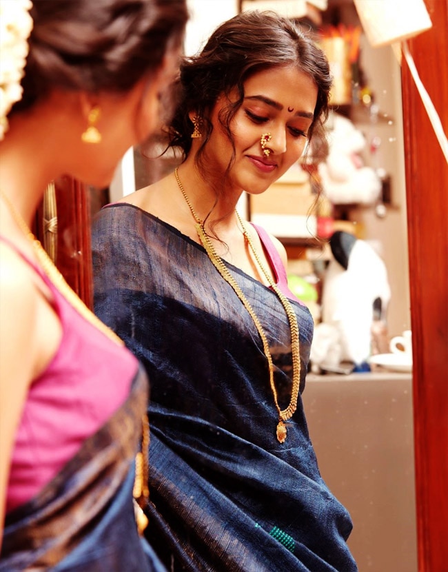 Tejasswi Prakash is flaunting her sexiness in saree