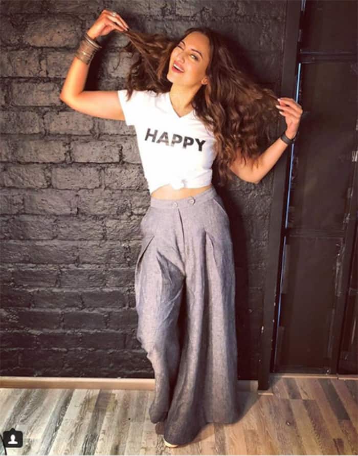 The actress looks stunning in casual attire