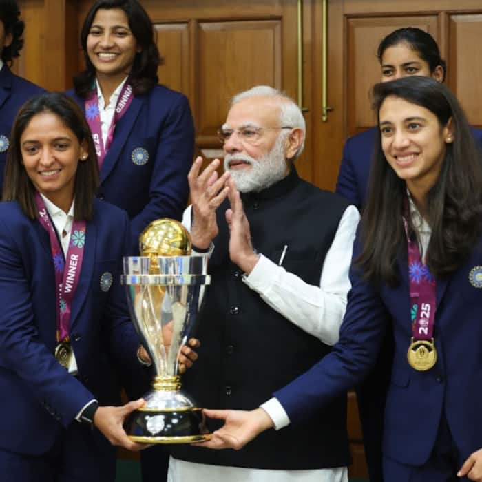 The Prime Minister talked about how Harmanpreet kept the match ball after the final