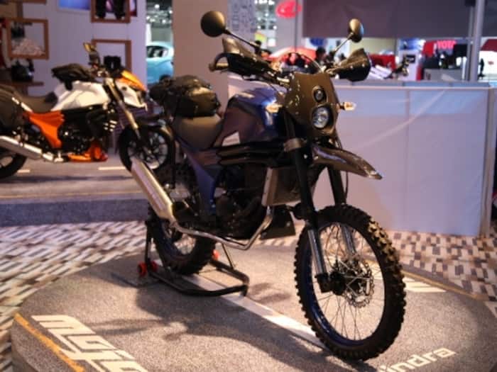 The side profile of the motorcycle looks impressive too, it  has single piece seats, long travel suspension, and a beefy tank that will definitely impress motorcyclist who are into adventure riding.
