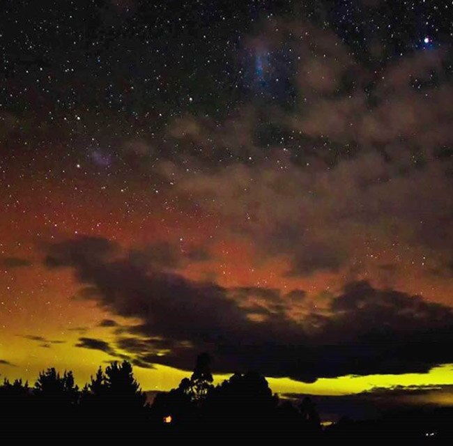 Difference between Aurora Australis and Borealis