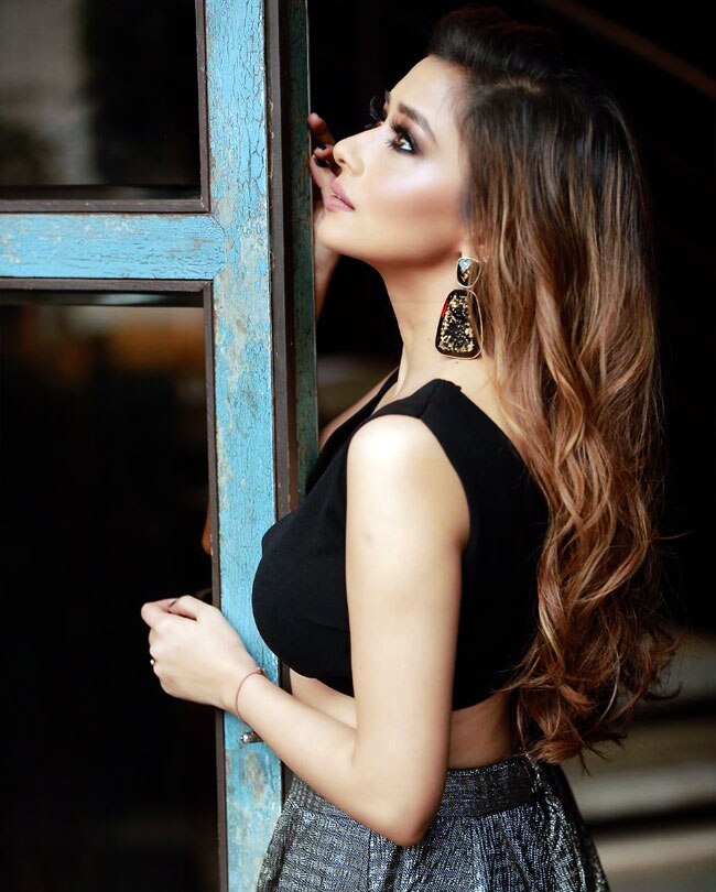Tina Datta’s sultry pose