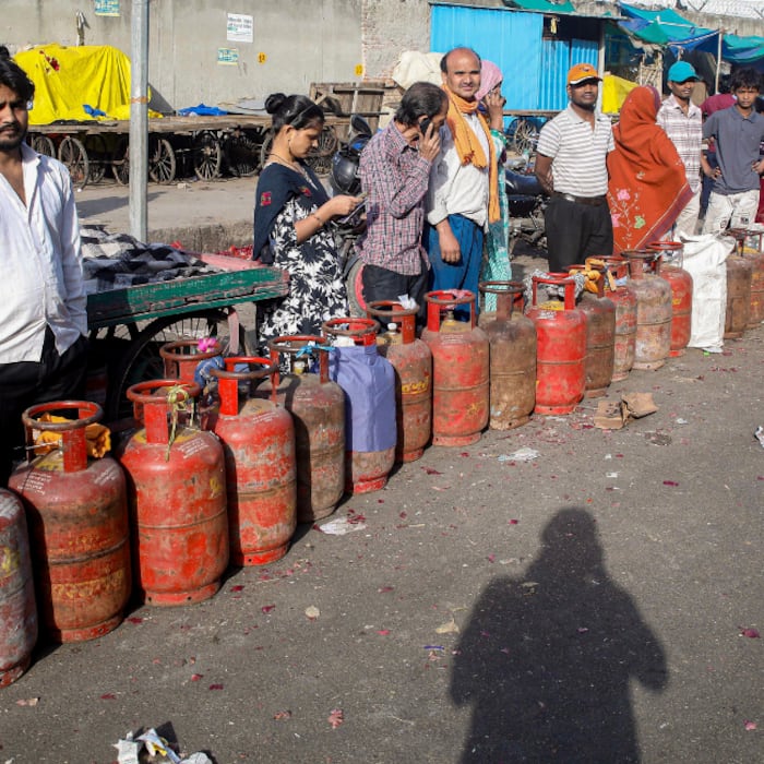 Indian Gas LPG crisis: How to track your cooking gas cylinder delivery in real time?