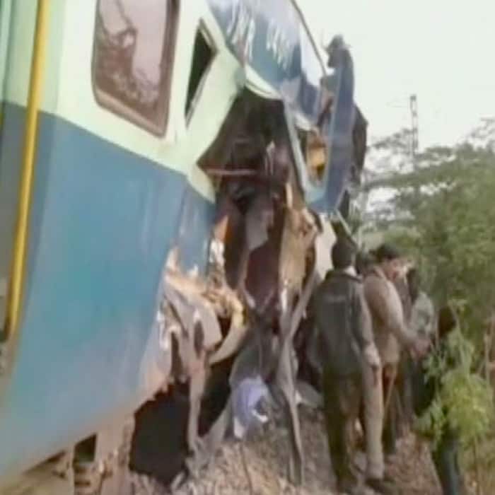 Train rams into ambulance in Bengaluru on March 17  2017