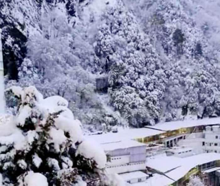 Upper Peaks Of Trikuta Mountain Covered In Snow  2 3 inches of snow covered Trikuta mountain  abode of Mata Vaishno Devi  including Panch Pandav  Surajkund  Sukhal Gali  Sukhal Nala  and Sukhal Ghati