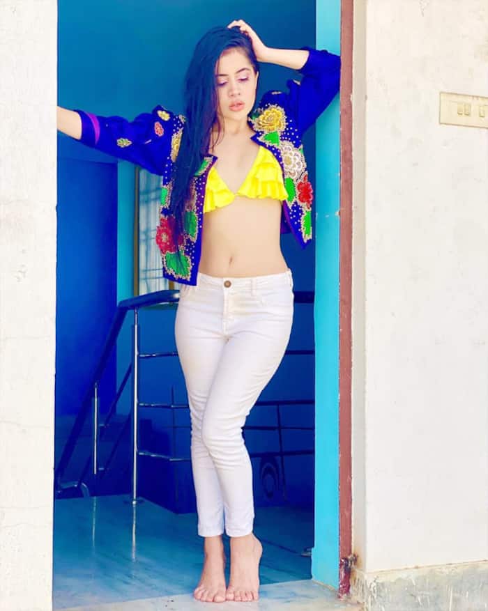 Urfi Javed flaunts her killer waist