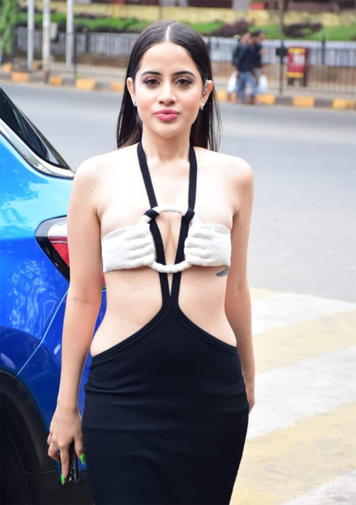  Urfi Javed Raises Mercury Levels in a Never Seen Before Bralette, Fans Bildidee 
