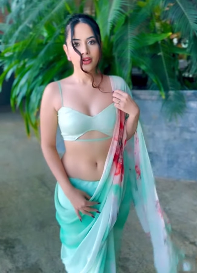 Urfi Javed Strikes Poses in The Video Urfi Javed Strikes Poses in The Video