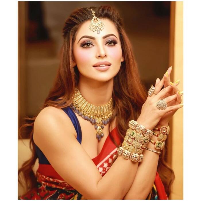Urvashi Rautela drops new photos in a red saree