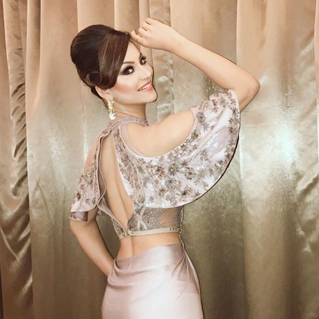 Urvashi Rautela flaunting her back in sexy outfit Urvashi Rautela flaunting her back in sexy outfit