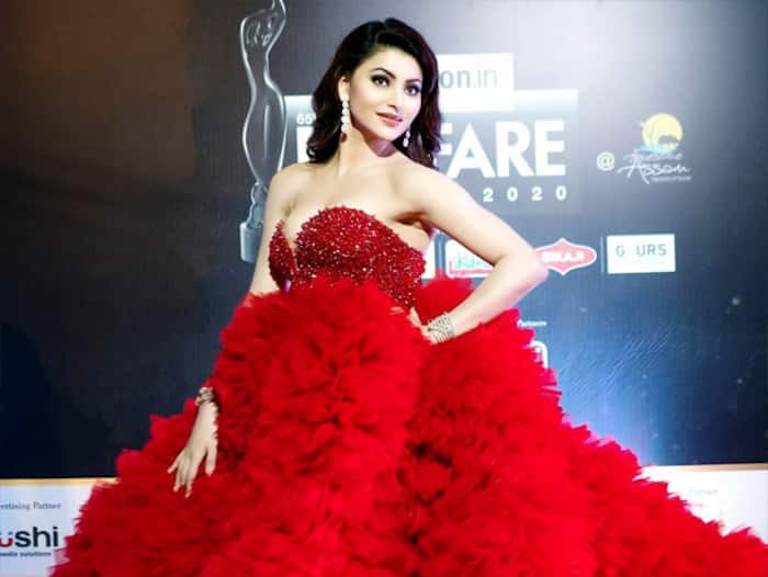  Filmfare Awards 2020: Urvashi Rautela Leaves Temperature Soaring With Motiv 