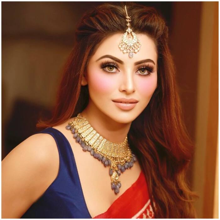 Urvashi Rautela spreads magic with her million dollar smile and that saree in new pics