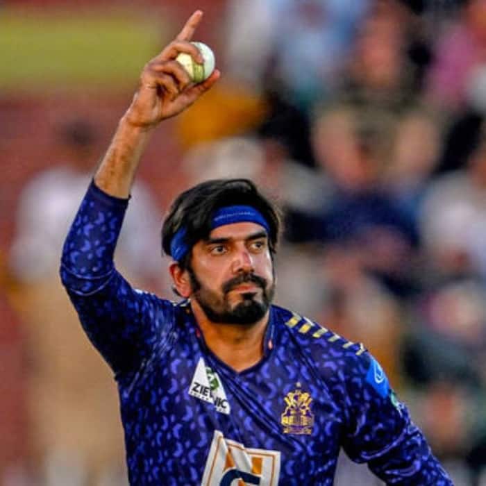 Shah Rukh Khan signs two star Pakistan cricketers for Knight Rid…