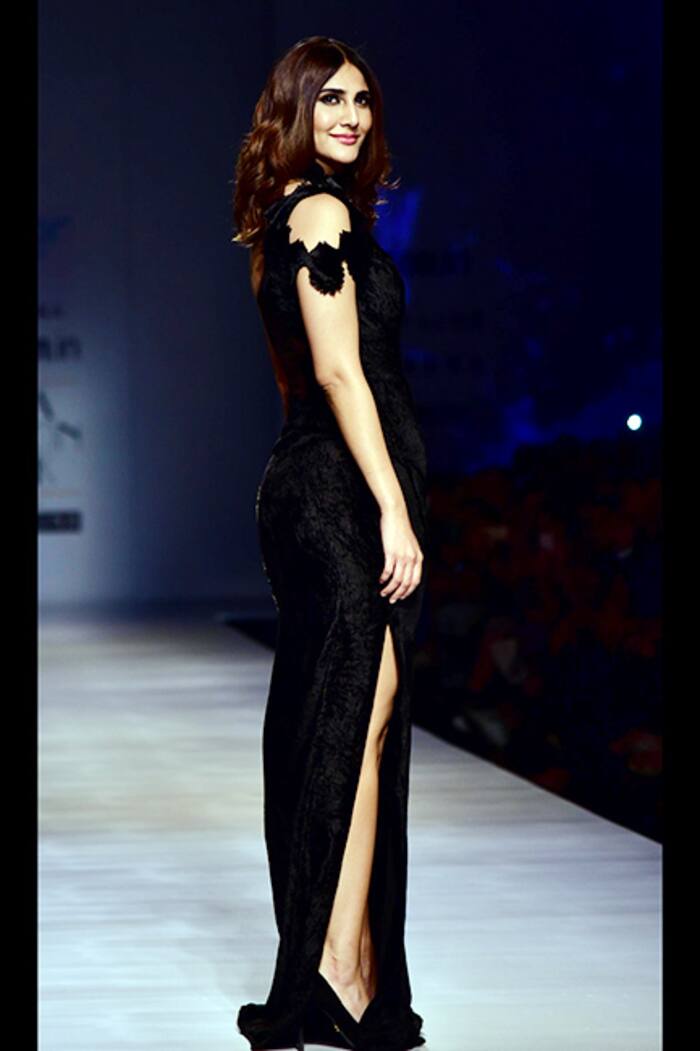 Vaani Kapoor strikes a pose at ramp during AIFW Spring Summer collection 2017