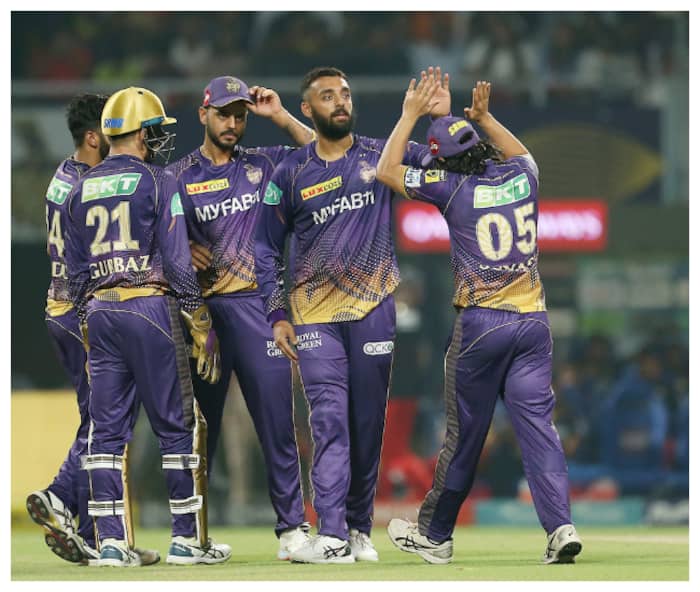 Varun Chakravarthy s bowling average