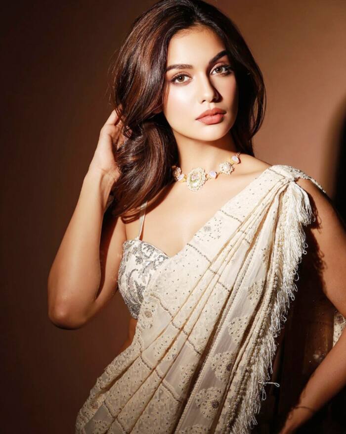 Divya Agarwal Turns Epitome of Elegance And Glamour