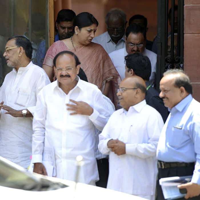 Venkaiah Naidu and Harsh Vardhan clicked after cabinet meeting