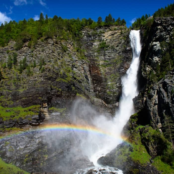 Vinnufossen     860 m