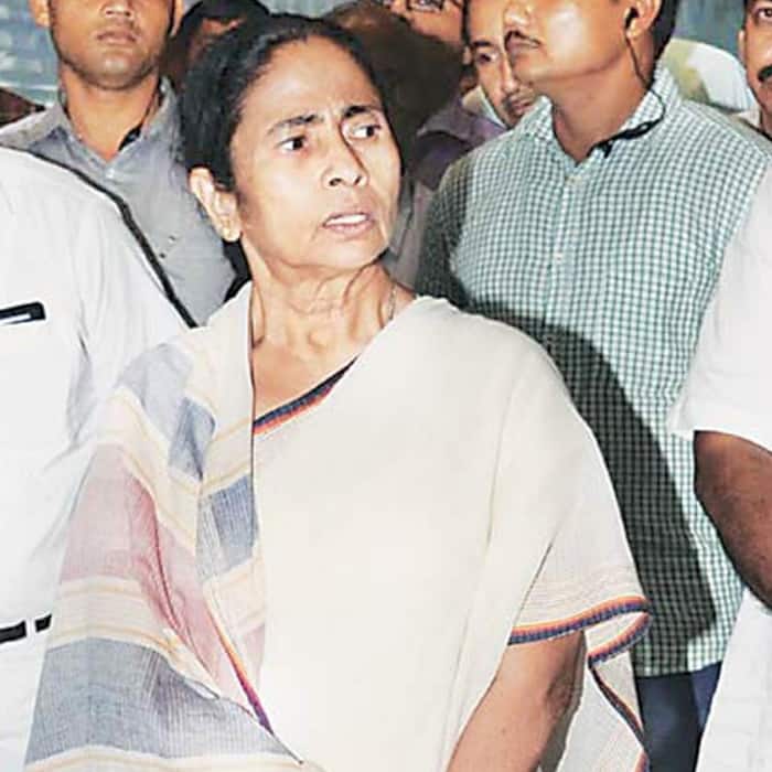 When Mamata Banerjee protested in front of CM Jyoti Basus office