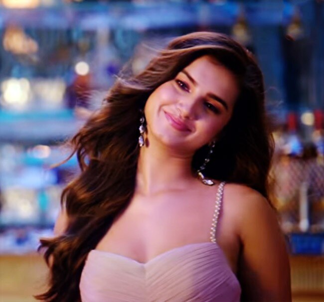 Tara Sutaria Images, HD Photos, Wallpapers, Latest Photoshoot...FabbyNews.com