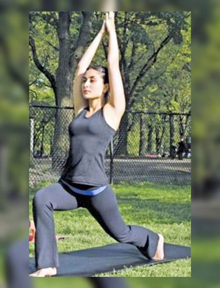 y6Kareena Kapoor Khan doing yoga