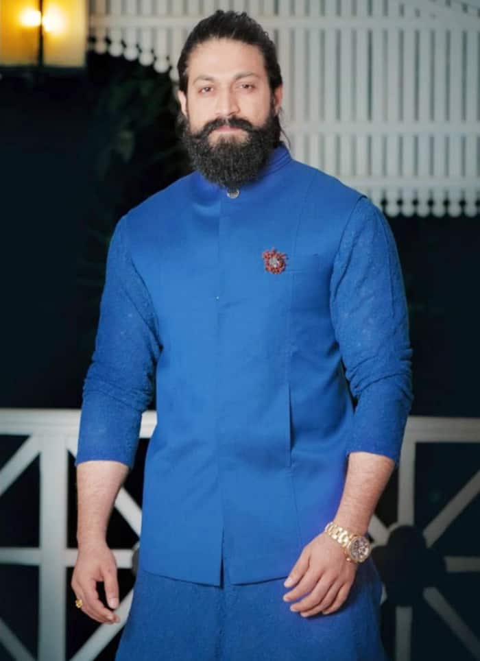 Yash aces the roll-neck look in blue jacket