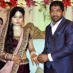 Olympics medalist wrestler Yogeshwar Dutt gets engaged to Congress MLA’s daughter, see pics!