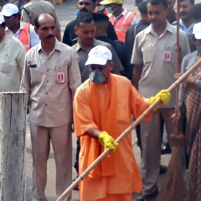 Yogi Adityanath arrives in Agra  takes part in cleanliness drive