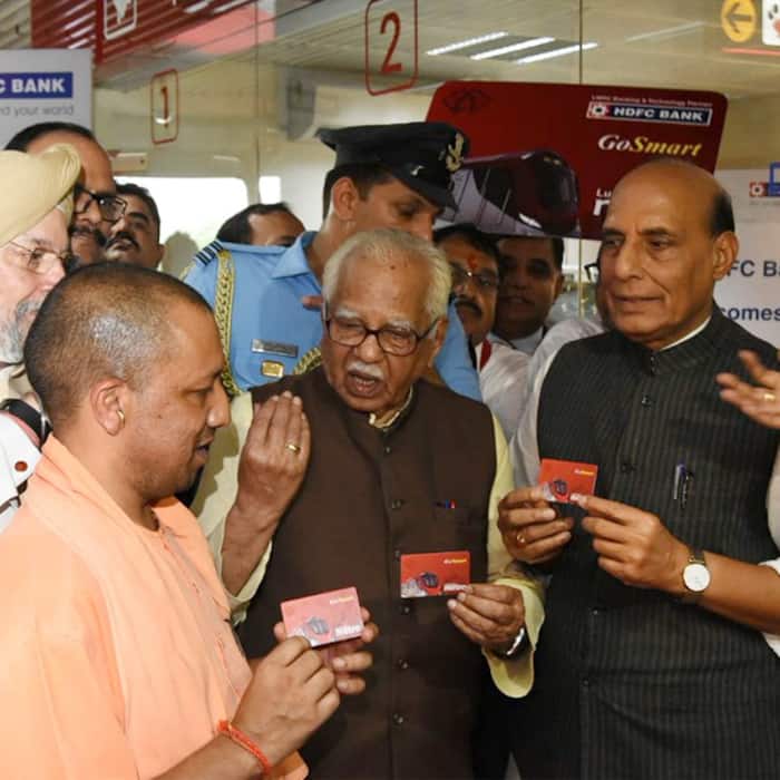 Yogi Adityanath with Rajnath Singh during metro  flag off ceremony